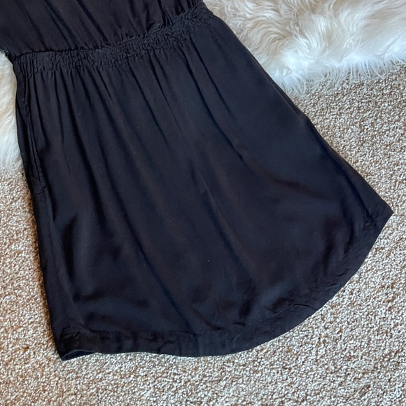 Black Dress with Pockets 👋 - Picture 3 of 9